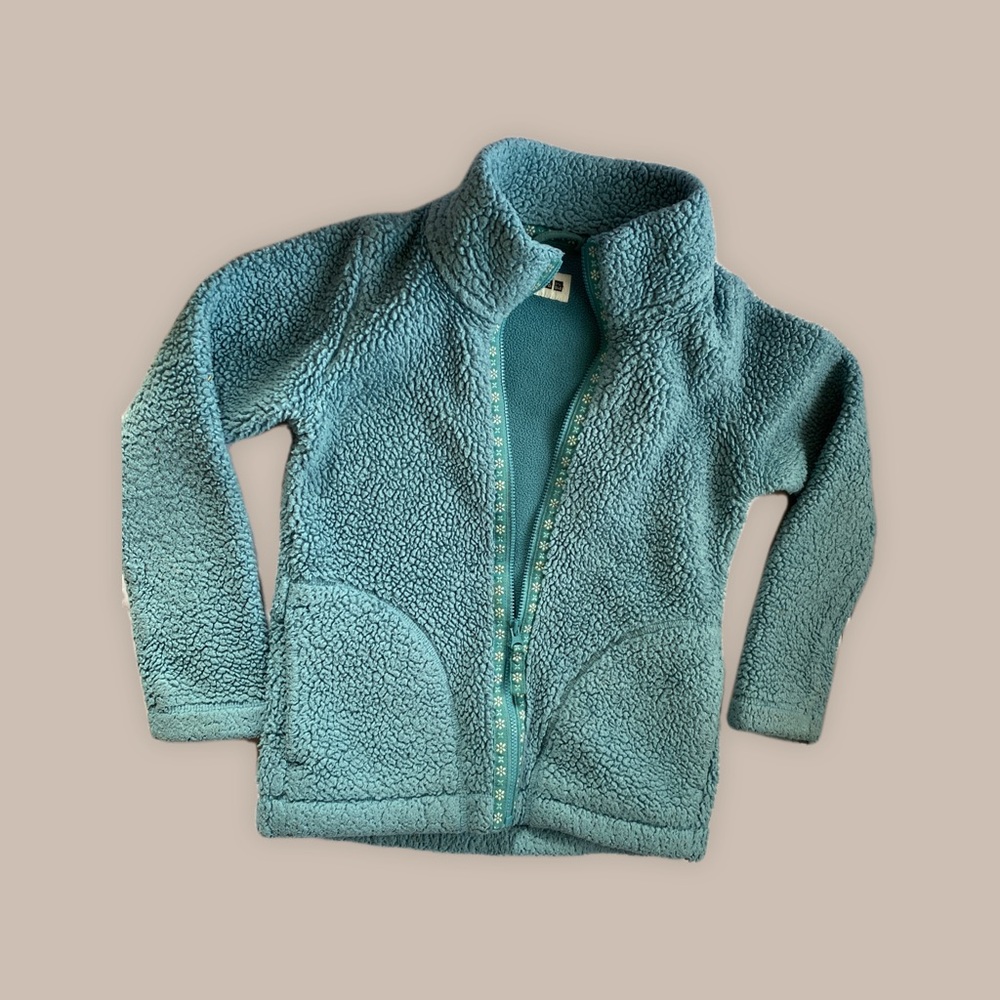 Uniqlo kids size 7-8 fluffy blue zip up sweater